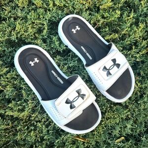 Under‎ Armour Big Kids Ignite V Slide Sandals Size 6Y White Black Shoes